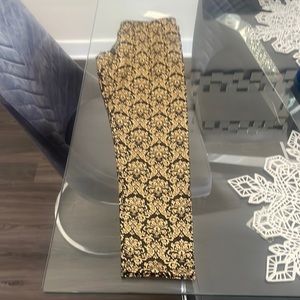 Juniors black and gold leggings